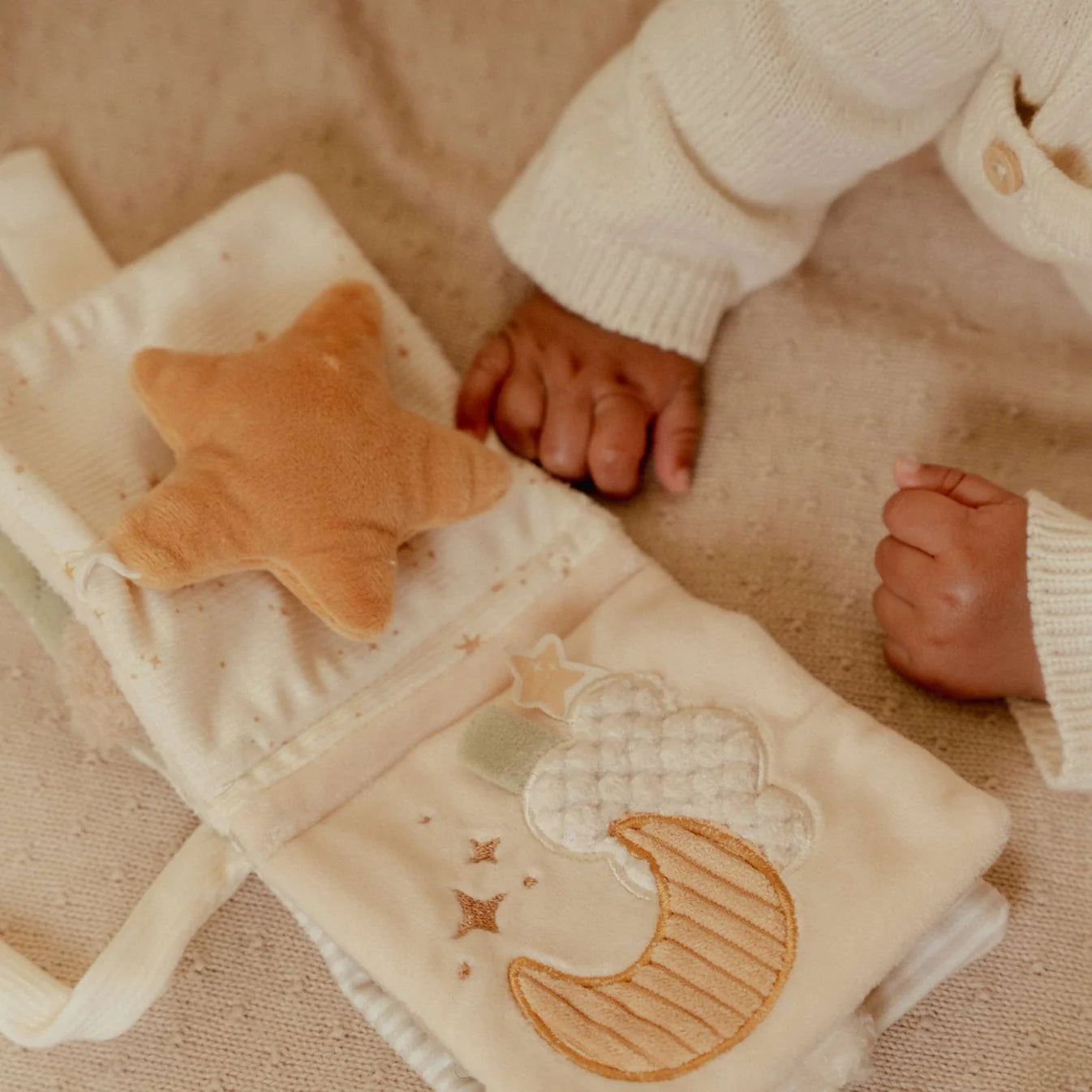 ספר פעילות רך לעגלה | Newborn Naturals Little Dutch