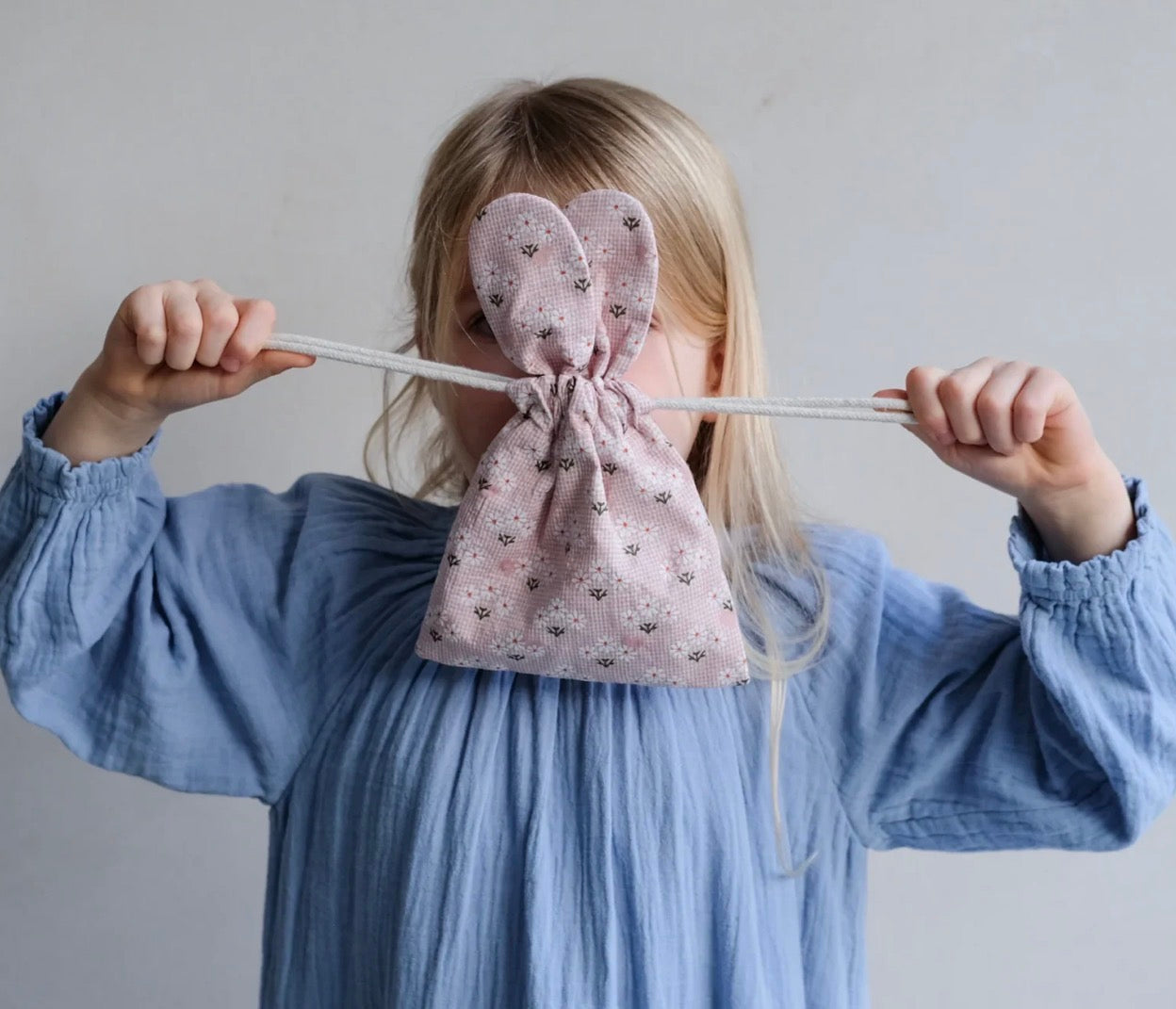 סט מתנה נרתיק ארנב ורוד אביזרי שיער bunny shaped pouch gift set Mimi&Lula