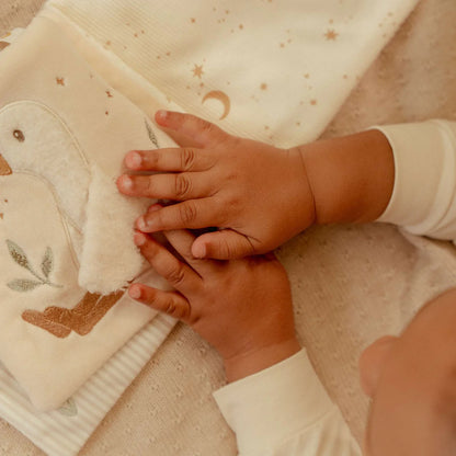 ספר פעילות רך לעגלה | Newborn Naturals Little Dutch