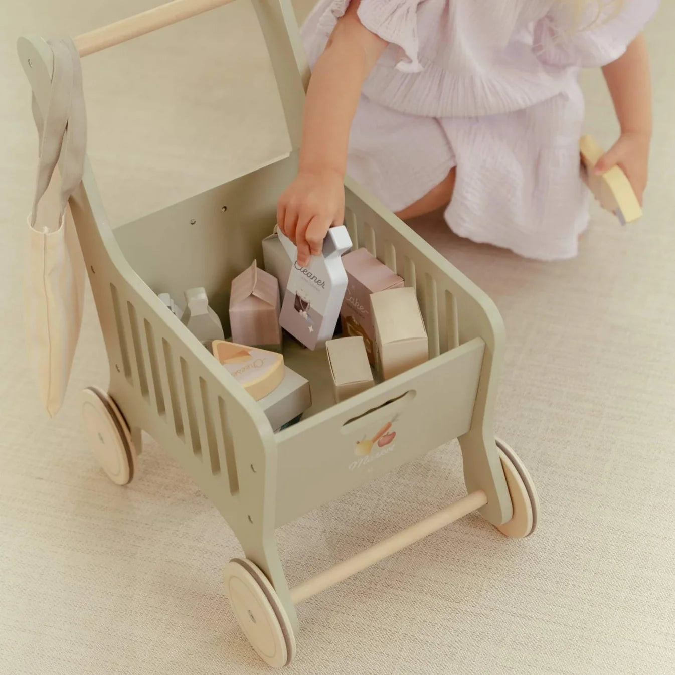 עגלת קניות מעץ Little Dutch