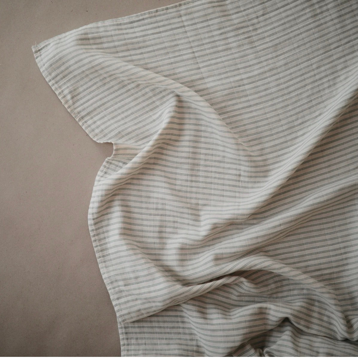 חיתול טטרה מכותנה אורגנית Mushie| פסים סייג׳