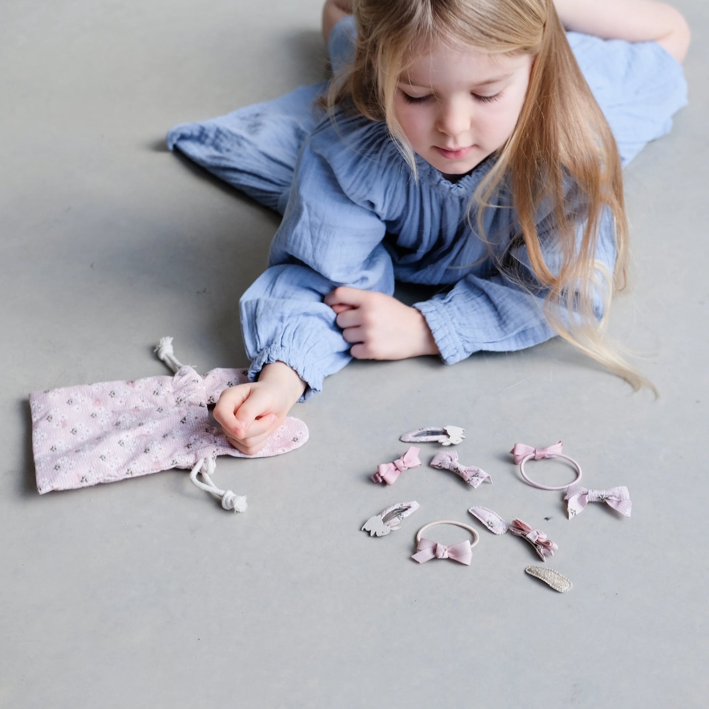 סט מתנה נרתיק ארנב ורוד אביזרי שיער bunny shaped pouch gift set Mimi&Lula