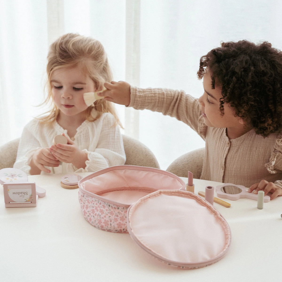 ערכת איפור מעץ ותיק Little Dutch