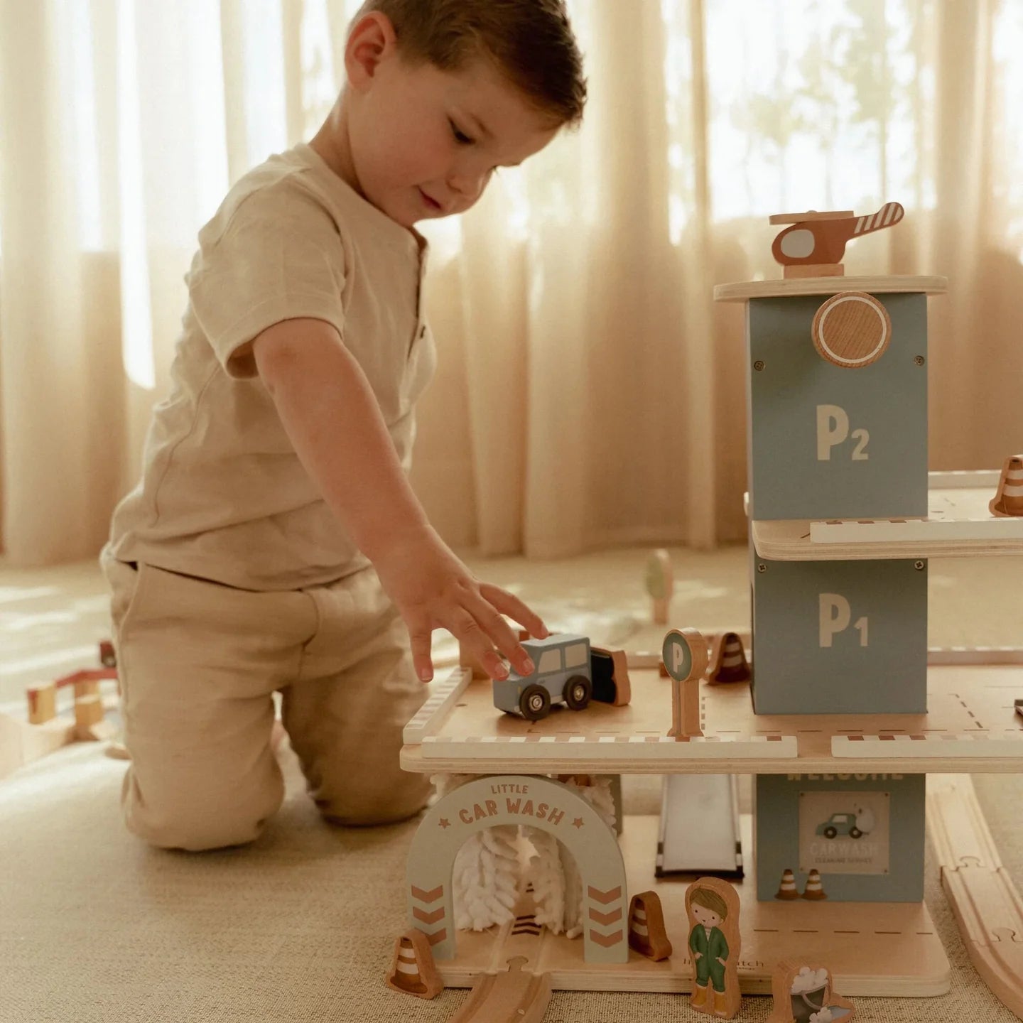 חניון עץ עם קומות Little Dutch