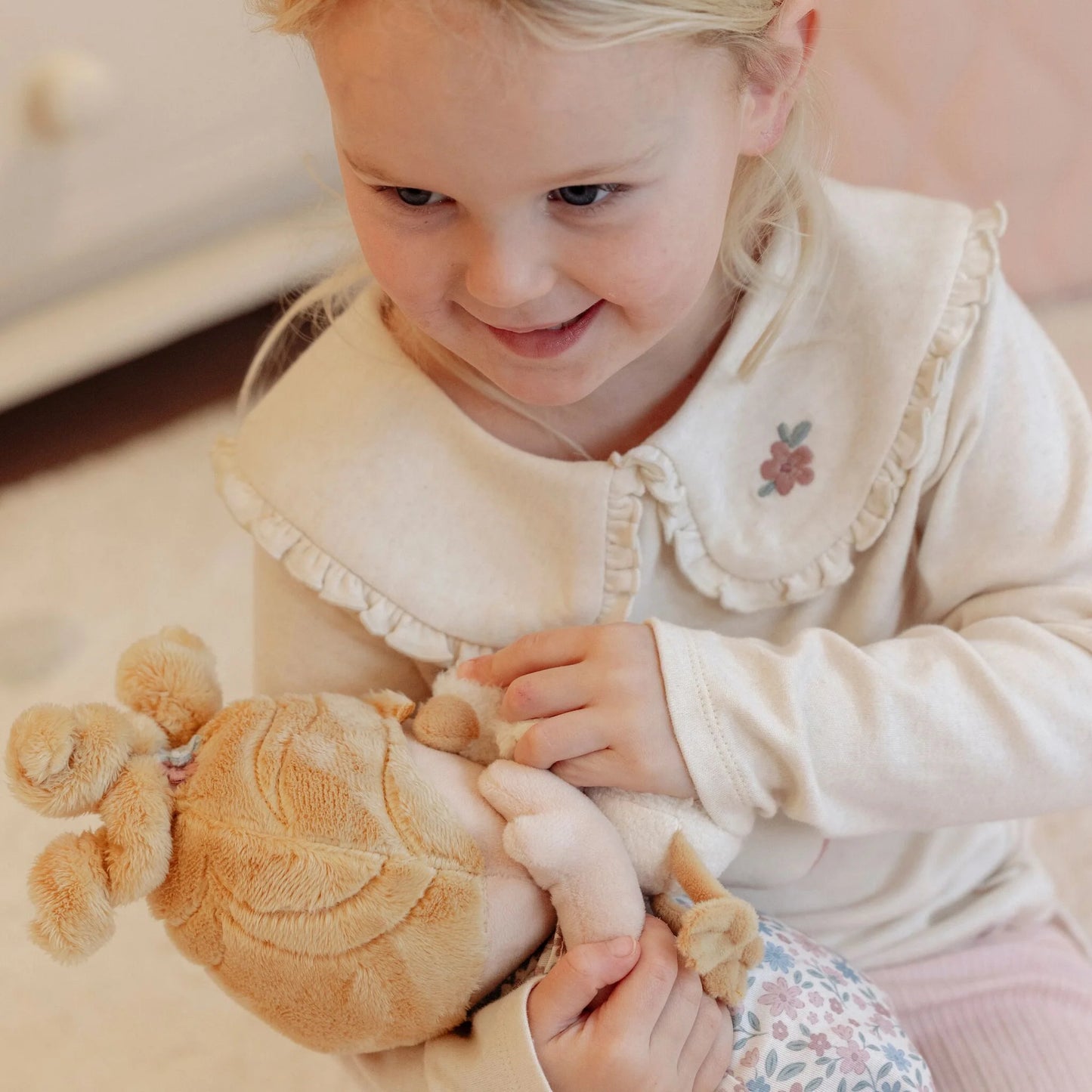 בובת תינוקת ג׳וליה 40 ס״מ Little Dutch