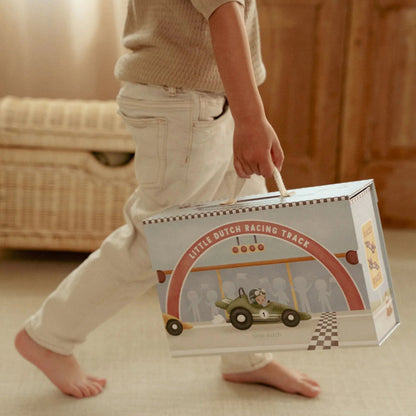 מסלול מרוצים מעץ במזוודת משחק Little Dutch