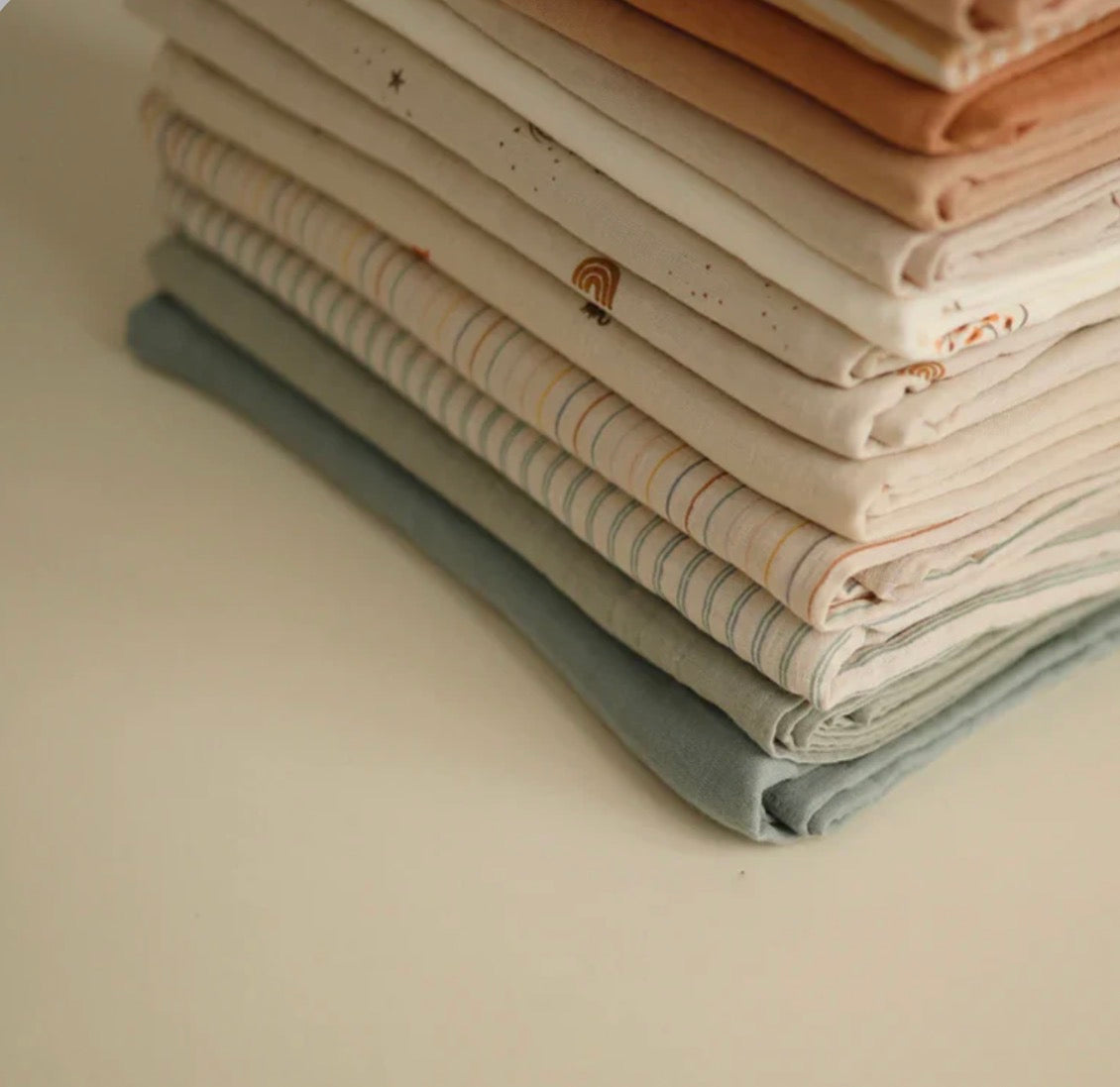 חיתול טטרה מכותנה אורגנית Mushie| פסים סייג׳