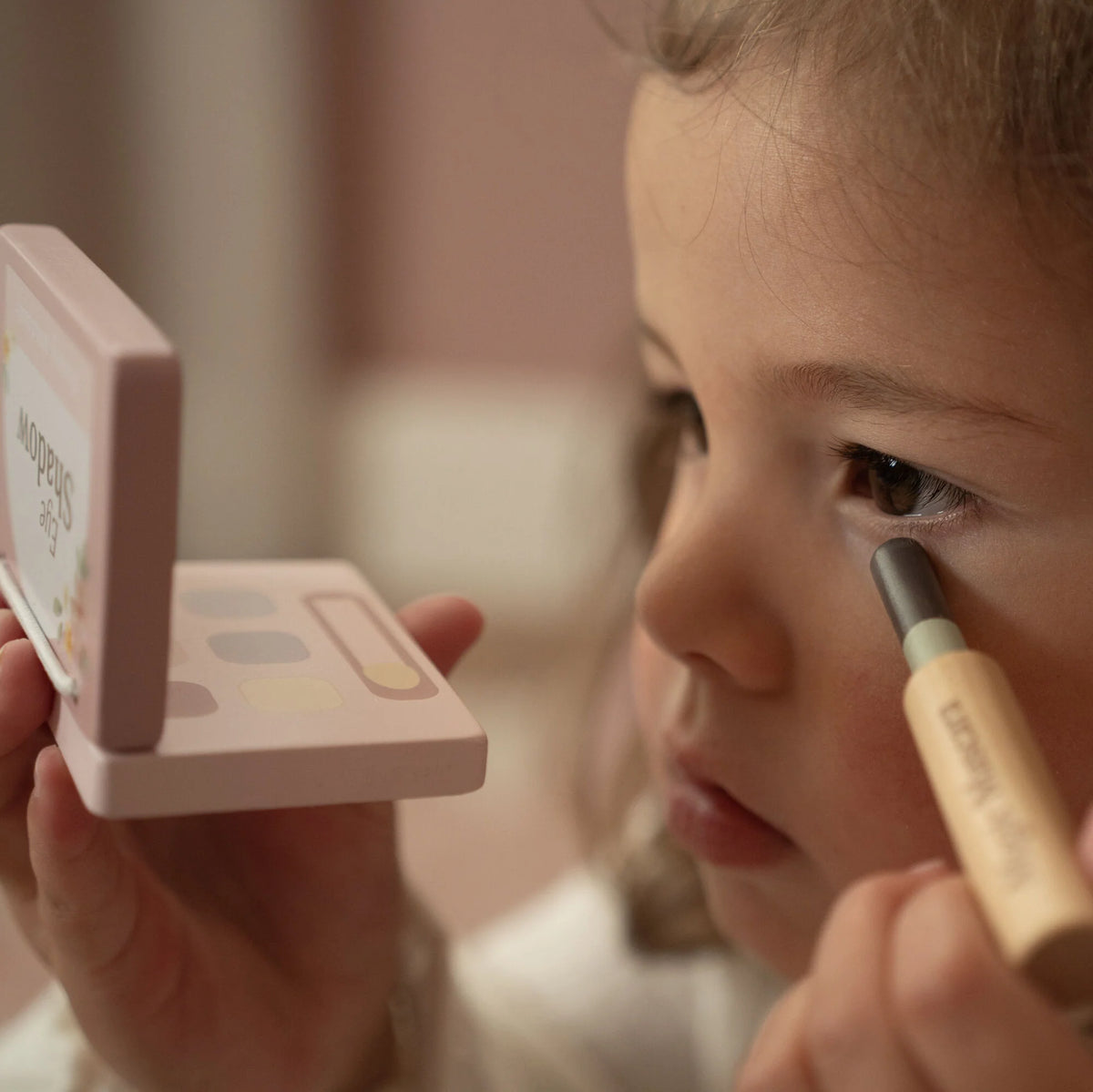 ערכת איפור מעץ ותיק Little Dutch