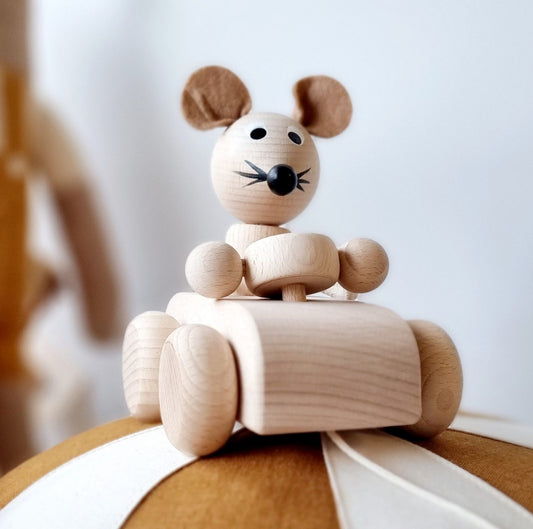 עכבר ברכב נמשך מעץ maya&kaylee